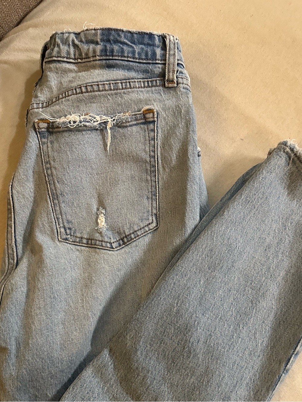 Abercrombie Curve 8S Distressed Jeans - Picture 3 of 5